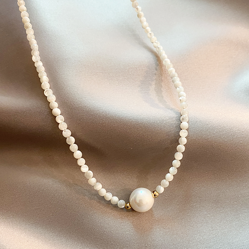 Collier chic avec perles